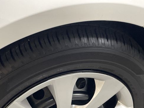 Used 2025 Toyota Corolla LE w/ Convenience Package image 13