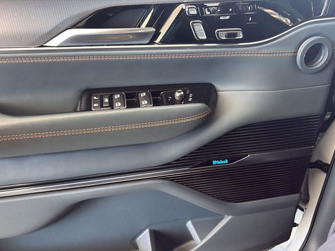 Used 2022 Jeep Grand Wagoneer Series III w/ Flexible Seating Group image 34