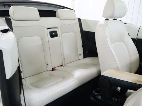 Used 2007 Volkswagen Beetle Triple White Edition image 11