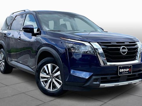 Used 2025 Nissan Pathfinder SL image 3