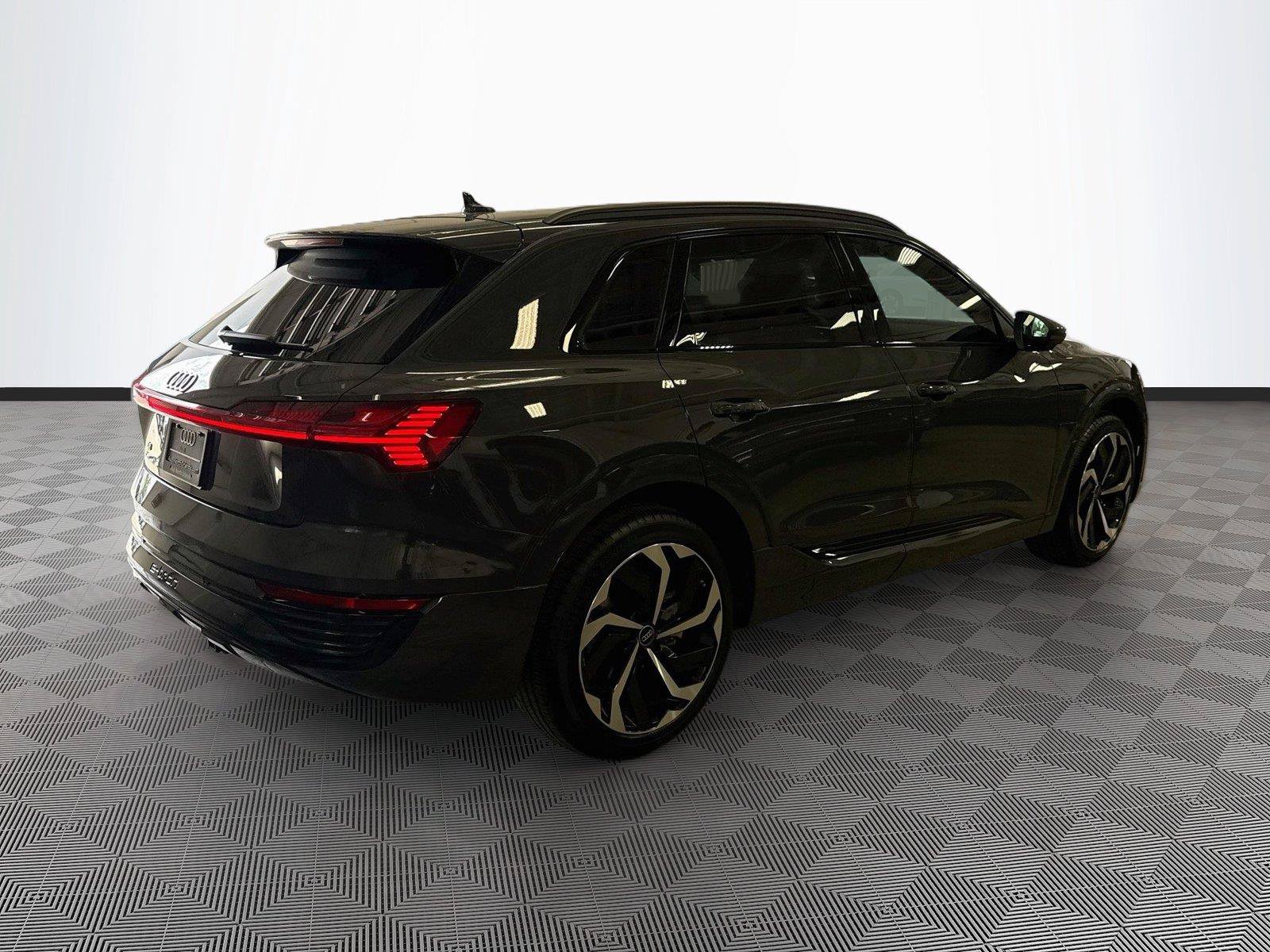 Certified 2024 Audi Q8 e-tron Premium Plus w/ Premium Plus Package AWD/4WD image 7