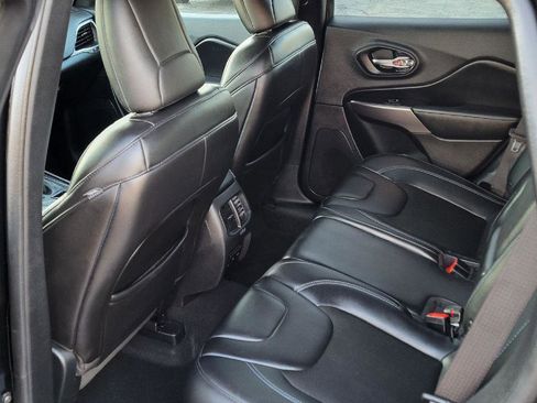 Used 2019 Jeep Cherokee Latitude Plus w/ Cold Weather Group image 6