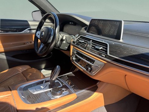 Used 2021 BMW 750i xDrive w/ Luxury Rear Seating Package image 24