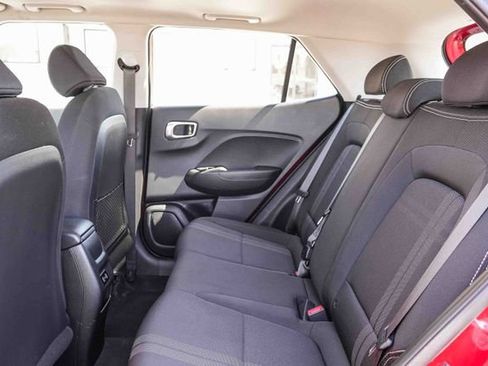 Used 2025 Hyundai Venue SEL FWD image 22