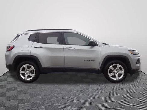 Used 2024 Jeep Compass Latitude AWD/4WD image 4