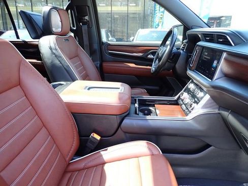 Used 2023 GMC Yukon Denali Ultimate image 3