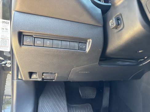 Used 2023 Toyota Venza XLE image 22