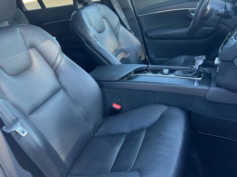 Used 2020 Volvo XC90 T6 Momentum image 16