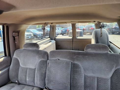 Used 1999 Chevrolet Suburban 4WD w/ Preferred Equipment Group 2 image 22