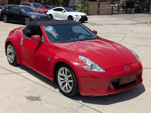 Used 2012 Nissan 370Z Roadster RWD image 5