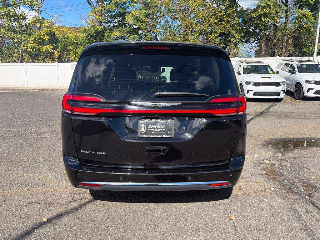 Used 2024 Chrysler Pacifica Touring-L FWD image 14