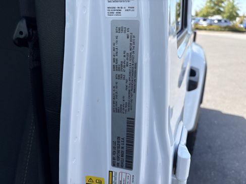 Used 2025 Jeep Gladiator Sport AWD/4WD image 36
