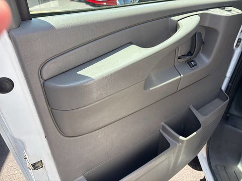 Used 2015 Chevrolet Express 2500 RWD image 13