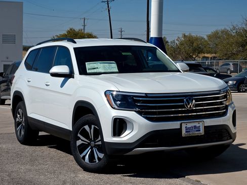 New 2026 Volkswagen Atlas SE image 2