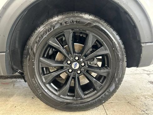 Used 2022 Ford Explorer XLT w/ Equipment Group 202A AWD/4WD image 9