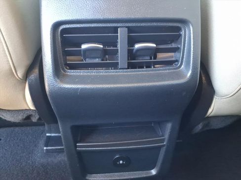 Certified 2024 Ford Edge SE image 18