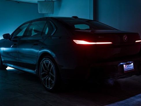 Used 2023 BMW 760i xDrive image 38