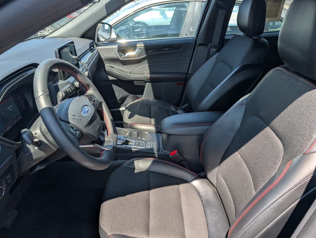 Used 2025 Ford Escape ST-Line AWD/4WD image 30