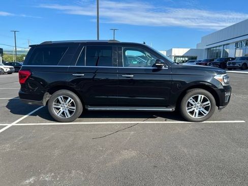 Used 2022 Ford Expedition Limited AWD/4WD image 3