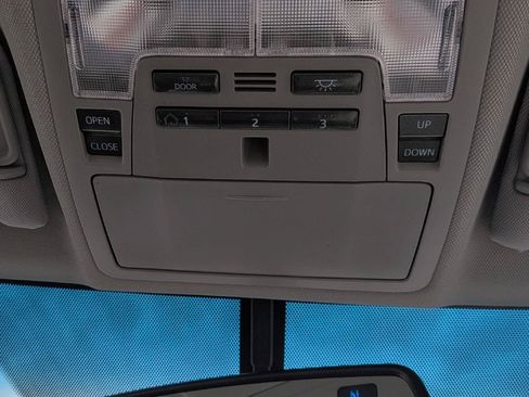 Used 2017 Toyota Camry XLE w/ Moonroof Package FWD image 20