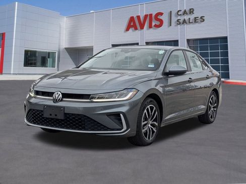 Used 2025 Volkswagen Jetta SE image 1