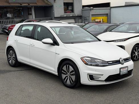 Used 2019 Volkswagen e-Golf SEL Premium image 3