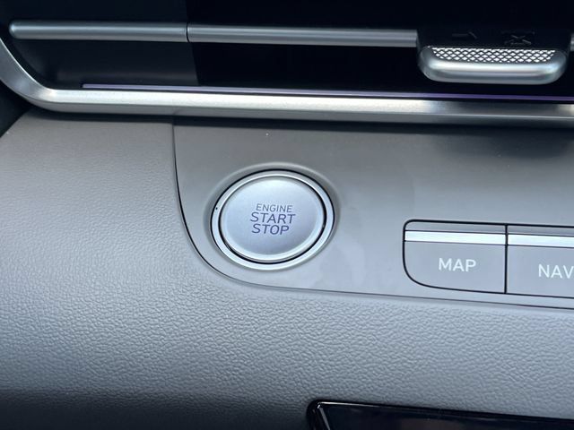 Certified 2025 Hyundai Elantra SEL FWD image 32