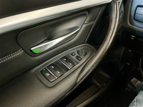 Used 2018 BMW 330i xDrive Sedan w/ Convenience Package image 18