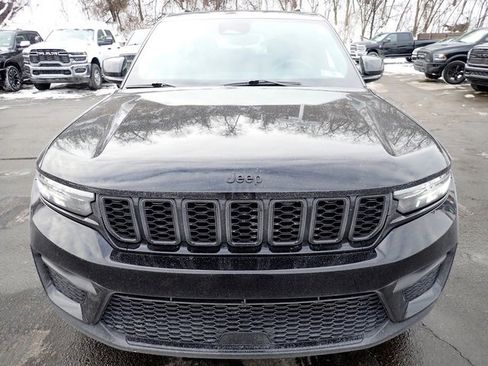 Used 2023 Jeep Grand Cherokee Altitude image 10