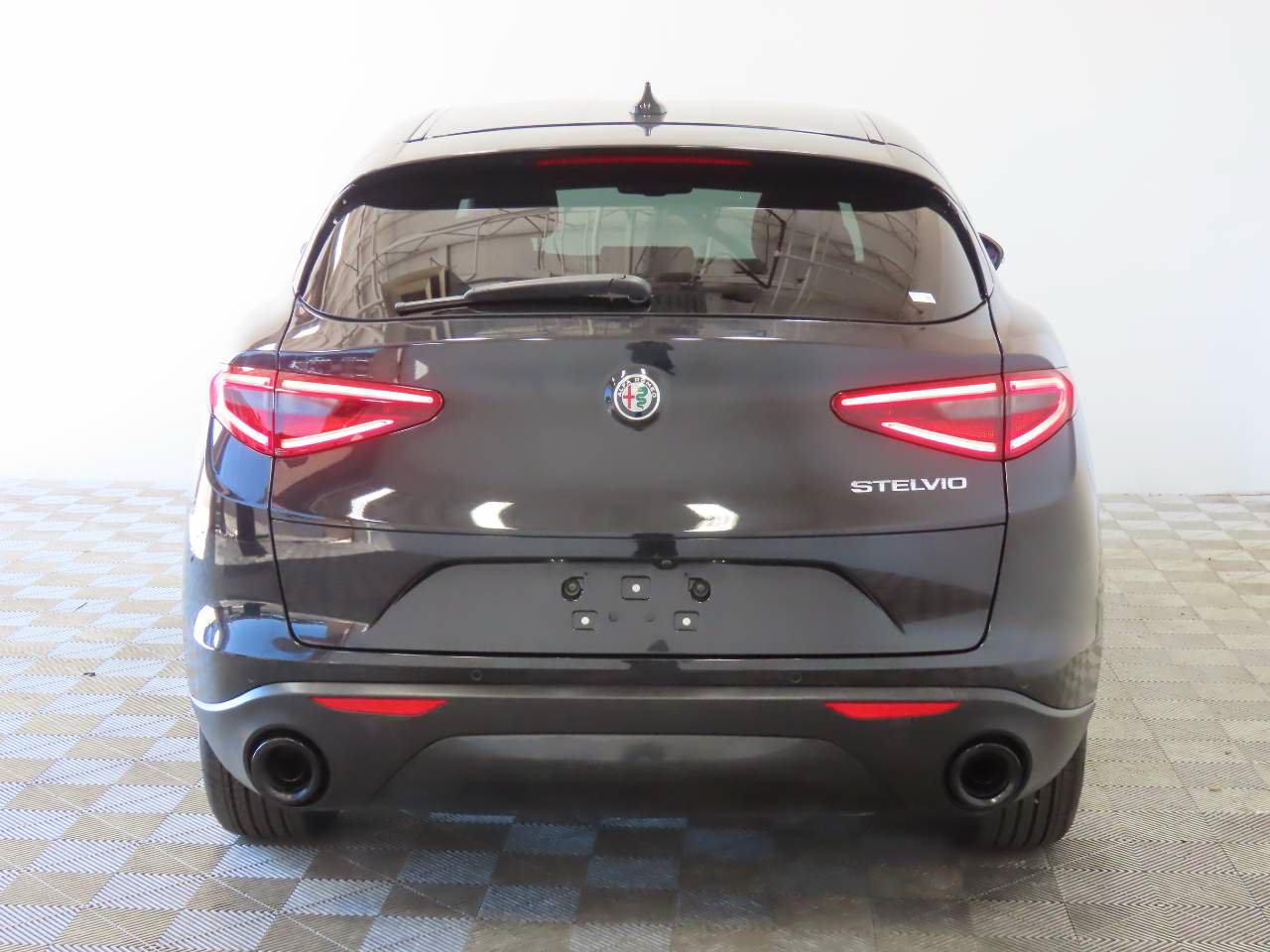 Used 2023 Alfa Romeo Stelvio Sprint RWD image 4