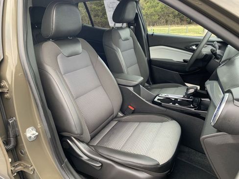 Used 2024 Chevrolet Trax LT image 24