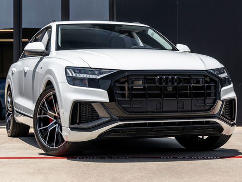 Used 2023 Audi Q8 Prestige w/ Prestige Package AWD/4WD image 2