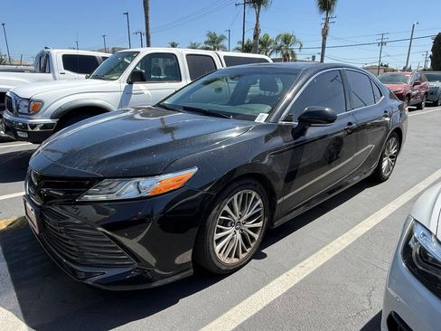 Used 2018 Toyota Camry XLE w/ Protection Package (Q2) FWD image 2