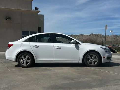 Used 2016 Chevrolet Cruze LT w/ Technology Package image 8