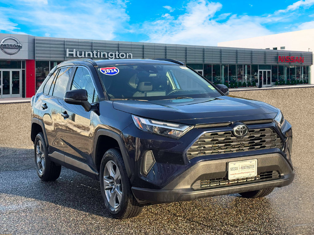 Used 2024 Toyota RAV4 XLE AWD/4WD image 2