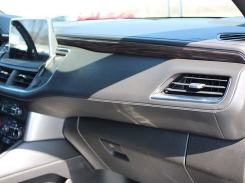 Used 2022 Chevrolet Suburban Z71 image 33