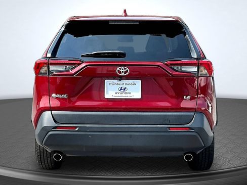 Used 2022 Toyota RAV4 LE FWD image 4