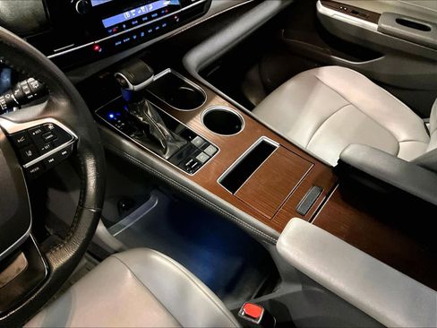 Used 2021 Toyota Sienna XLE w/ XLE Plus Package AWD/4WD image 21