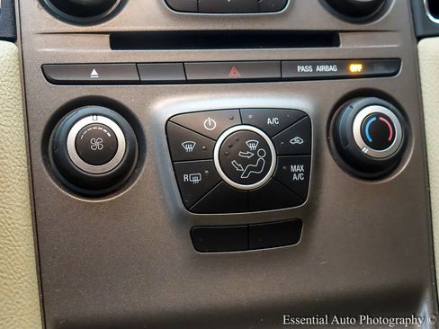 Used 2018 Ford Taurus SE image 16