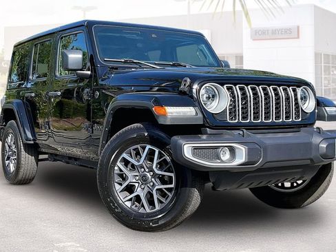 Used 2025 Jeep Wrangler Unlimited Sahara AWD/4WD image 1