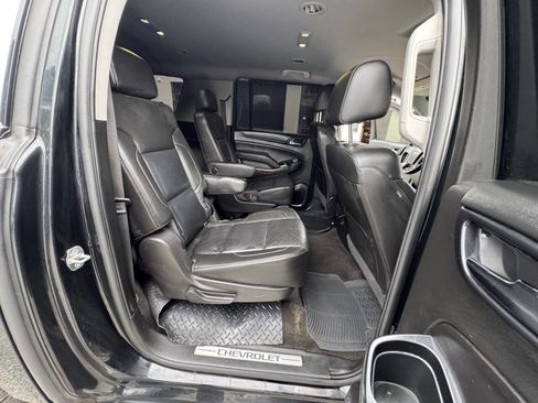 Used 2018 Chevrolet Suburban LT image 39