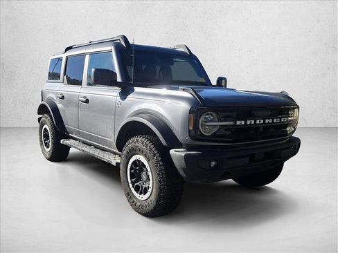 Used 2023 Ford Bronco Outer Banks w/ Sasquatch Package image 3