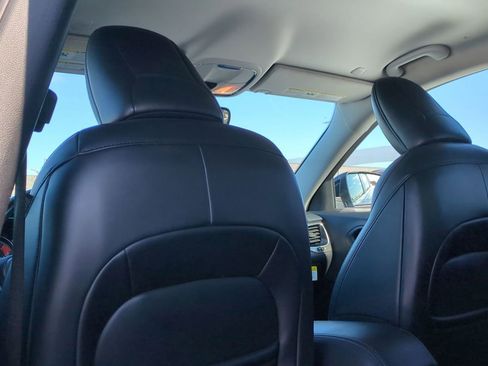 Used 2020 Jeep Cherokee Limited image 18