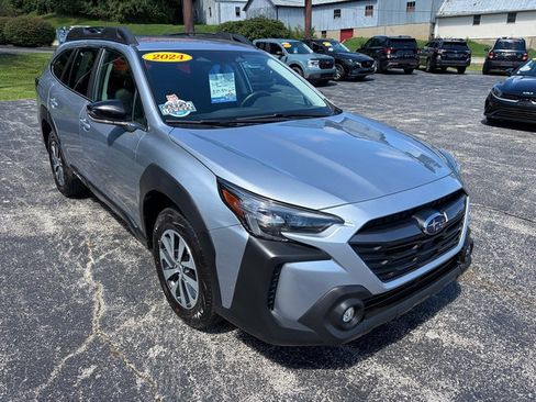 Used 2024 Subaru Outback Premium AWD/4WD image 5