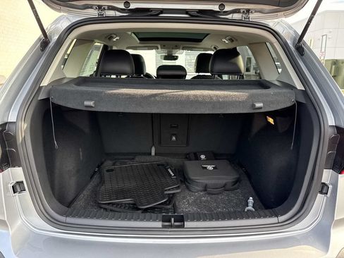 Used 2023 Volkswagen Taos SE w/ Panoramic Sunroof Package FWD image 11
