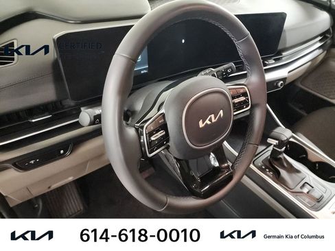 Certified 2025 Kia Carnival image 18