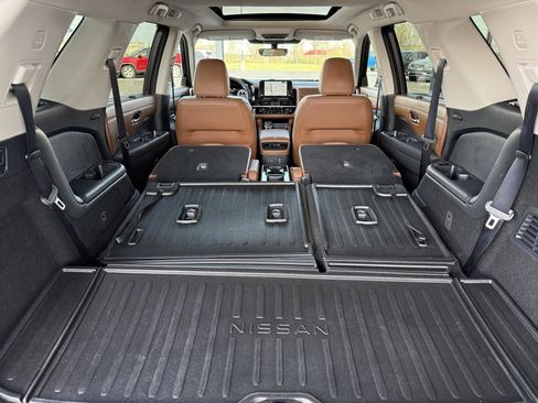 Used 2025 Nissan Pathfinder Platinum image 49