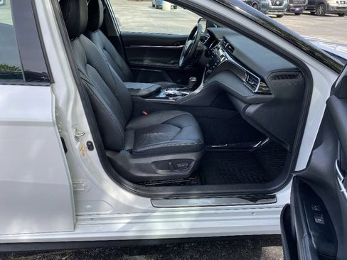 Used 2019 Toyota Camry XSE FWD image 27
