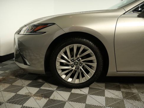 Used 2020 Lexus ES 300h w/ Accessory Package 2 image 10