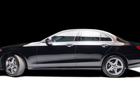 Used 2018 Mercedes-Benz E 300 4MATIC w/ Premium 1 Package image 19